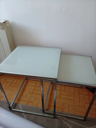 Mesa nido de cristal y metal