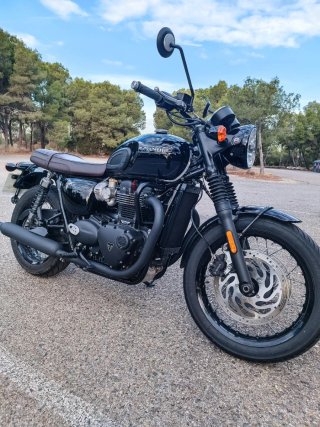 Triumph Bonneville T120 Black