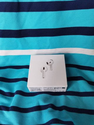 AirPods 4 ANC sin abrir
