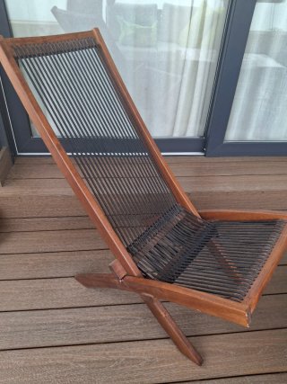 Silla tumbona de jardín de madera y cuerda