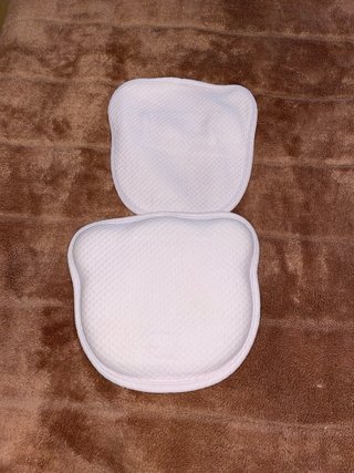 Almohada para bebé antiescafalia con 2 fundas