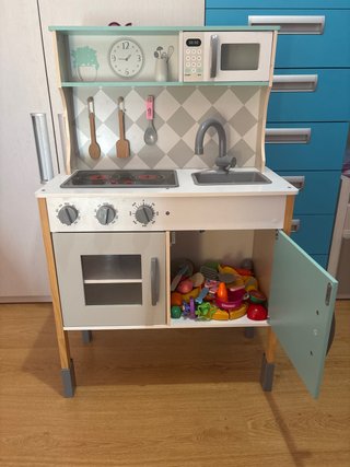 Cocinita de juguete de madera