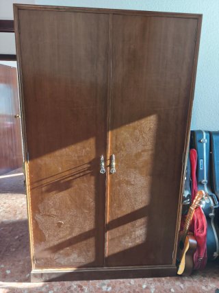 Armario de madera