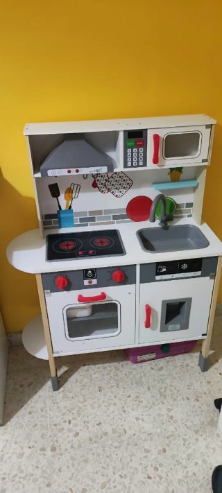 Cocinita de juguete de madera