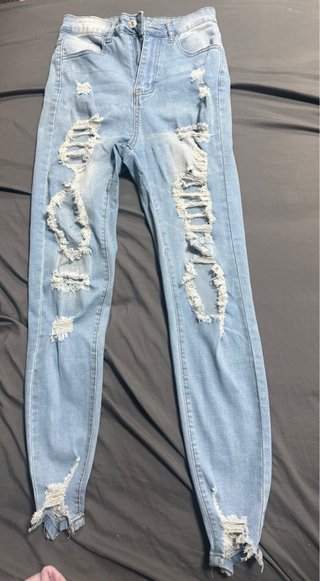 Jeans Azules con Roturas