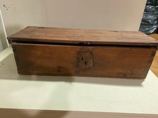 Baúl de madera antiguo
