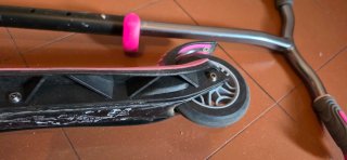 Patinete con detalles en rosa