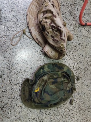 Lote de 2 Chambergos Militares