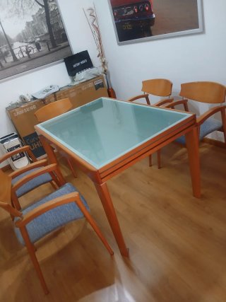 Mesa de Comedor de Madera y Cristal
