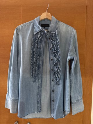 Camisa vaquera ZARA con volantes