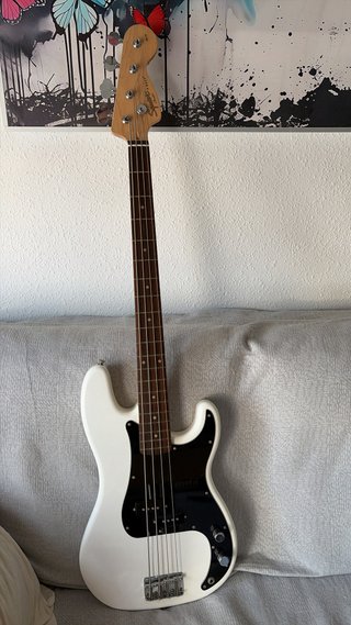 Bajo Squier P-Bass Blanco