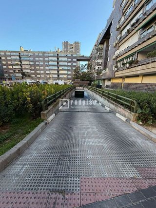 Garaje en alquiler en Niño Jesús en Madrid