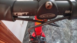 Bicicleta de carretera roja