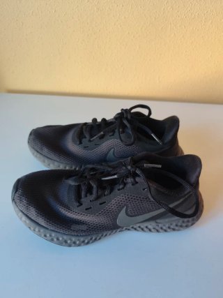 Zapatillas Nike Revolution 5 Negras N°38.
