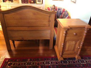 Cabecero de Cama y Mesilla de Madera