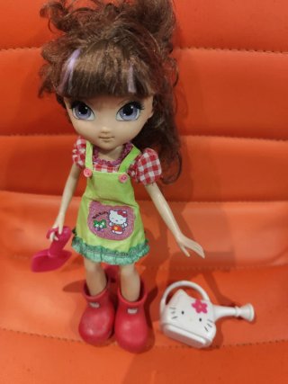Muñeca Jardinera Hello Kitty