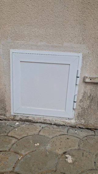 Puerta de registro de aluminio
