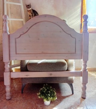 Cabecero rosa madera
