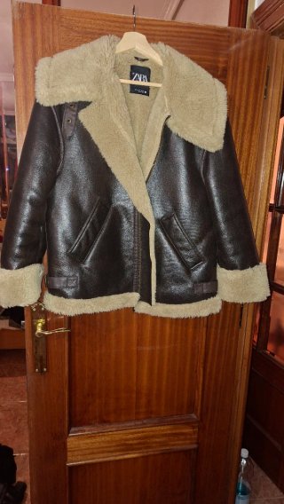 Chaqueta Zara efecto piel con borreguillo