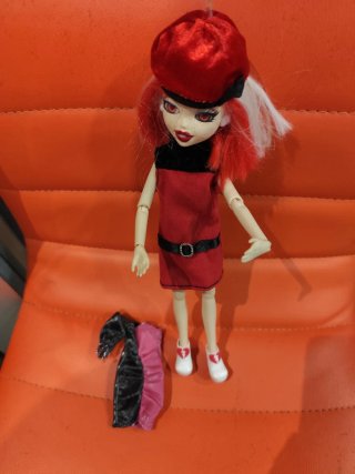 Muñeca Bratz con vestido y accesorios