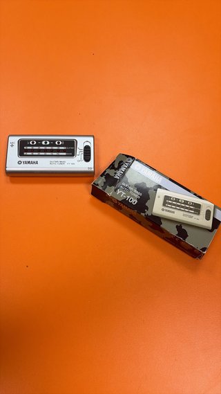 Afinador Yamaha YT-100 para Guitarra y Bajo