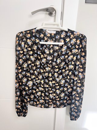 Blusa Mango Flores Manga Larga Talla M