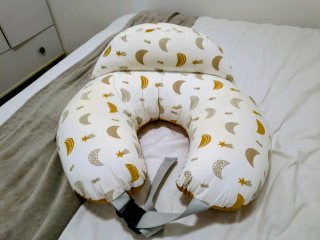 Cojín de Lactancia Momcozy con Borde de seguridad.