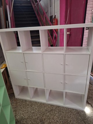 Estantería con Puertas Blanca medidas 146x 146 anc