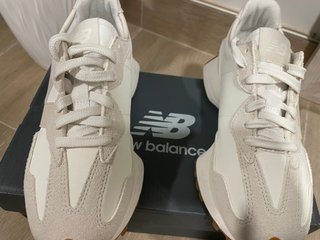 Zapatillas New Balance 327 Beige y Blanco Talla 37