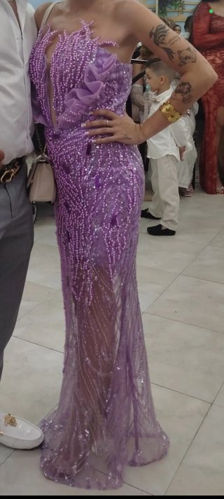 Vestido de fiesta morado con pedrería