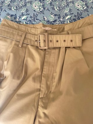 Pantalón Levi's Beige con Cinturón. Talla 29 Levis