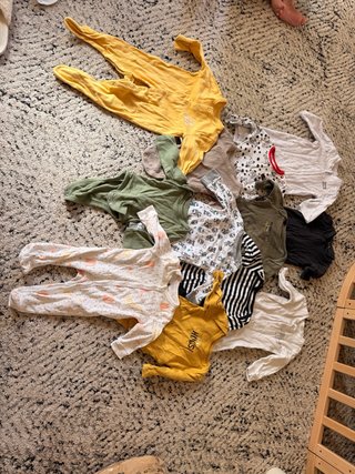 Lote 12 Bodies y Pijamas Bebé 0-3 Meses