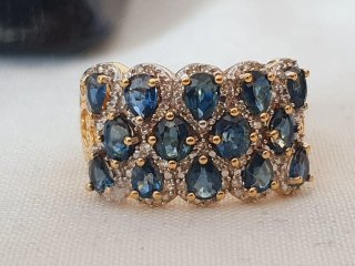 Sortija de oro 18k con zafiros y diamantes