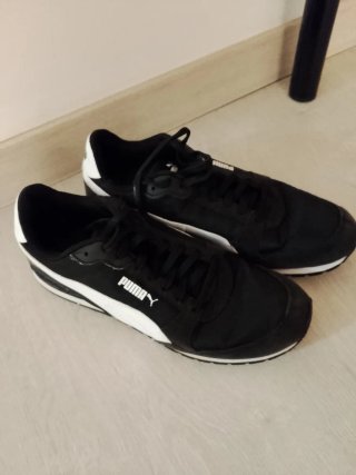 Zapatillas Puma Negras y Blancas