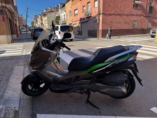 Kawasaki J300 Maxi-Scooter