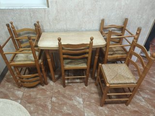 Conjunto de Mesa y 4 Sillas Rústicas
