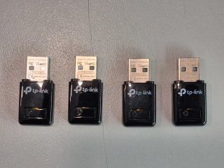 Adaptadores Wi-Fi USB TP-Link (varias unidades).