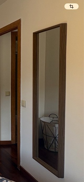 Espejo Vertical con Marco de Madera