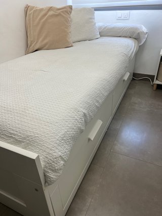 Cama con cama debajo