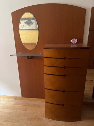 Cómoda con Espejo y Estante