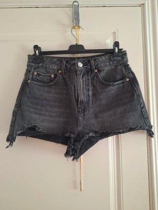 Pantalón vaquero corto Stradivarius