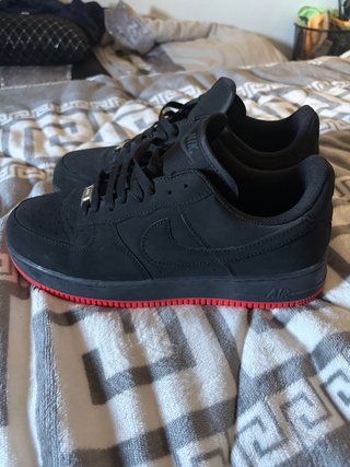 Zapatillas Nike Air Force 1 Negras y Rojas