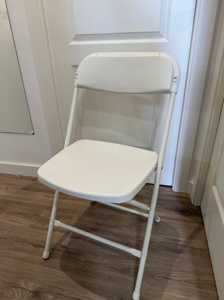 Silla Plegable Blanca Hay dos unidades. Precio ud.