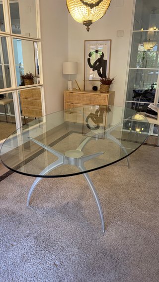 Mesa "Arácnida", diseñada por Pete Sans