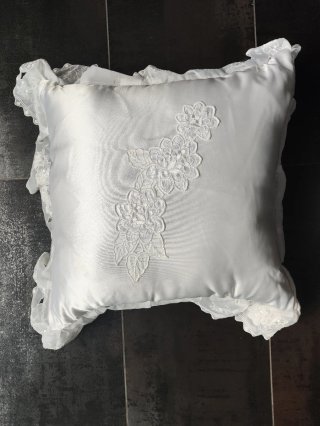 Cojín Decorativo Blanco con Encaje