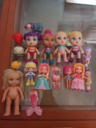 Lote de muñecas variadas
