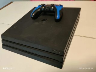 PS4 Pro (PlayStation 4 Pro) con mando