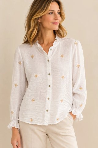 Blusa blanca con detalles dorados