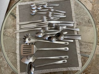 Set de cubiertos y utensilios de cocina