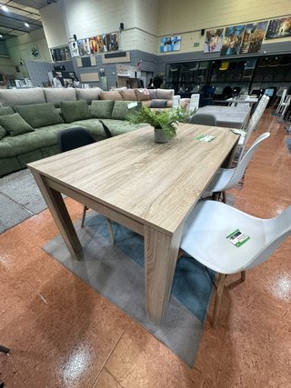 Mesa de Comedor de Madera
